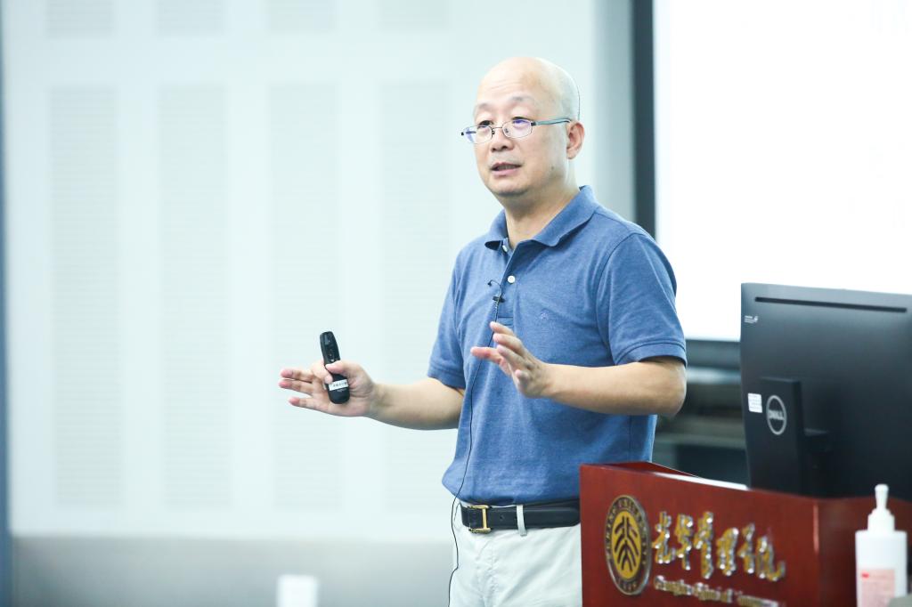 安博电竞第一课 | 周黎安：向下扎根，，，，，，向阳生长