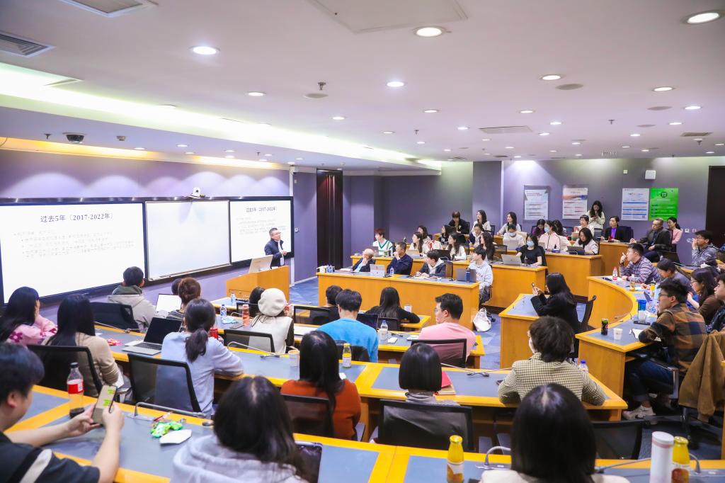 两会精神 | 天下政协委员龚六堂、周黎安：锚定中国式现代化