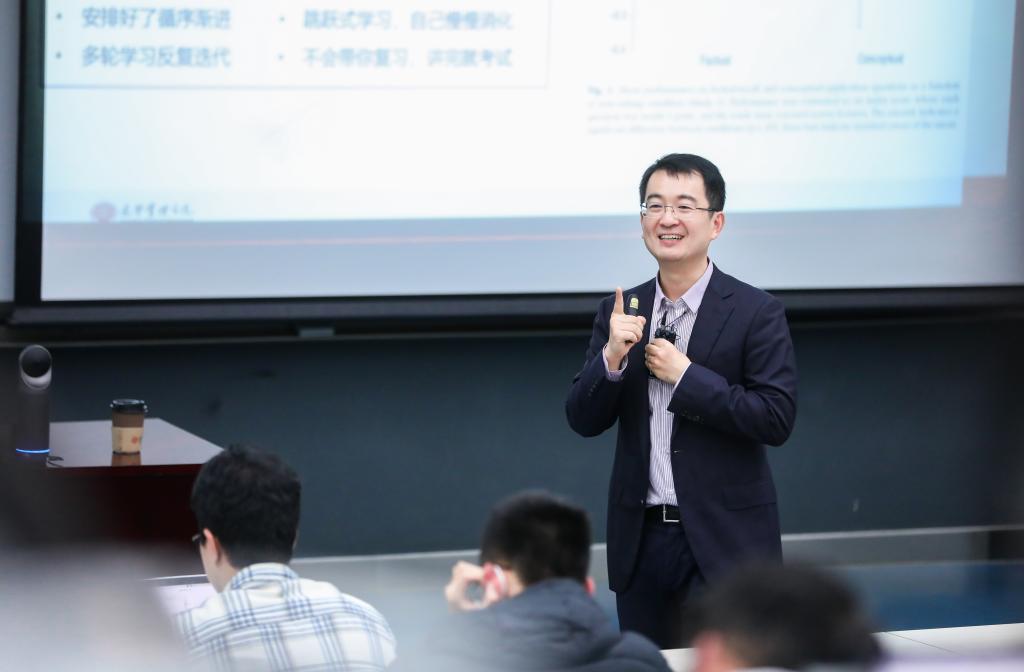 安博电竞第一课 | 滕飞：未名其表，，，，，，博雅于心