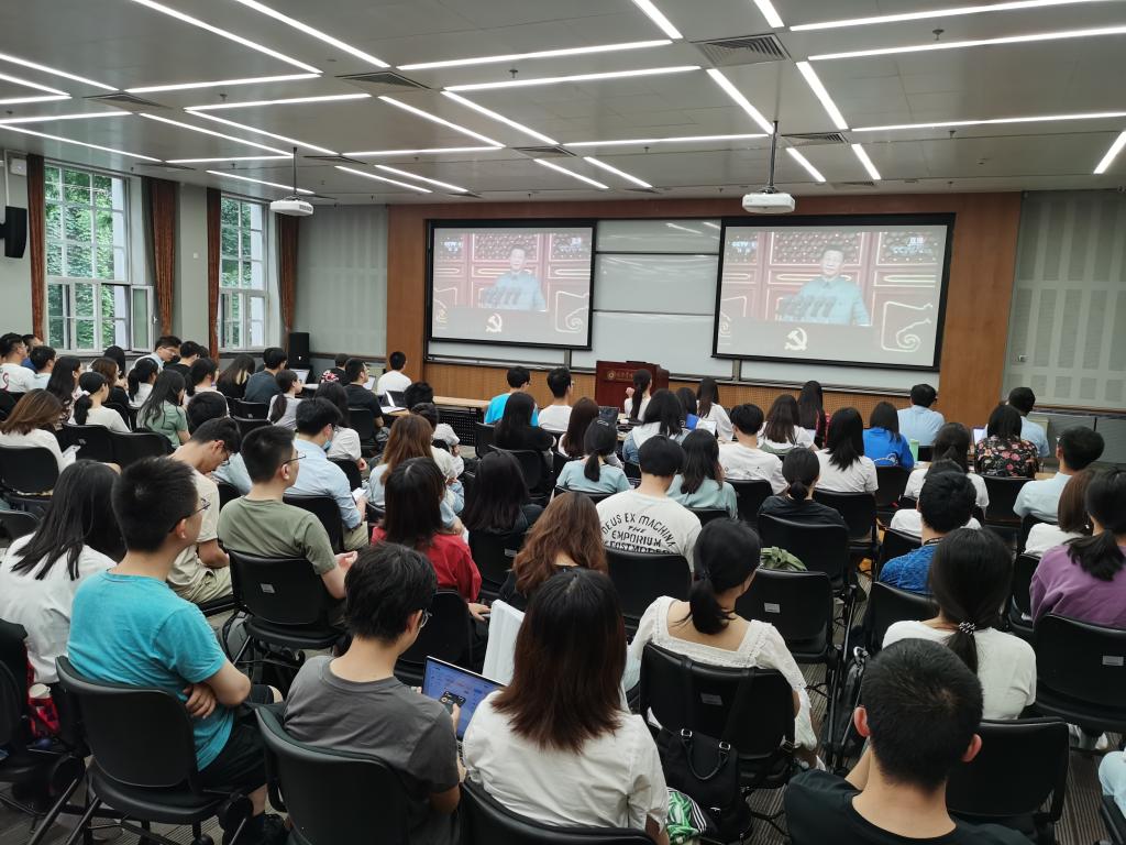 “请党放心，，，强国有我！”——北大安博电竞师生整体收看庆祝中国共产党建设100周年大会