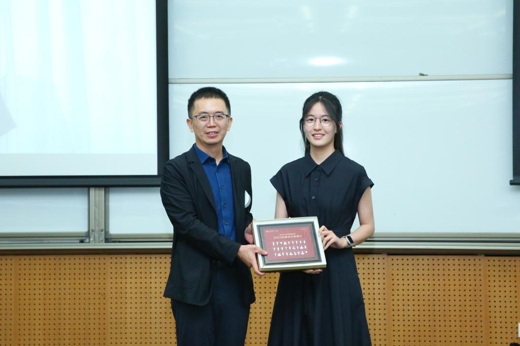 19E6EC9DAE1F3D8C17721A3921E_F5ABBEC5_1060A